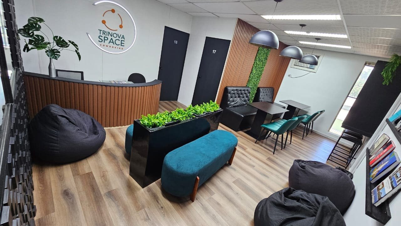 Espaço Lounge, refeição e descompressão no coworking Trinova, em Piracicaba